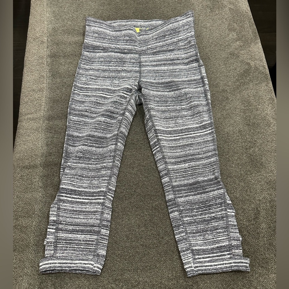 Xersion Cropped Performance Leggings Small